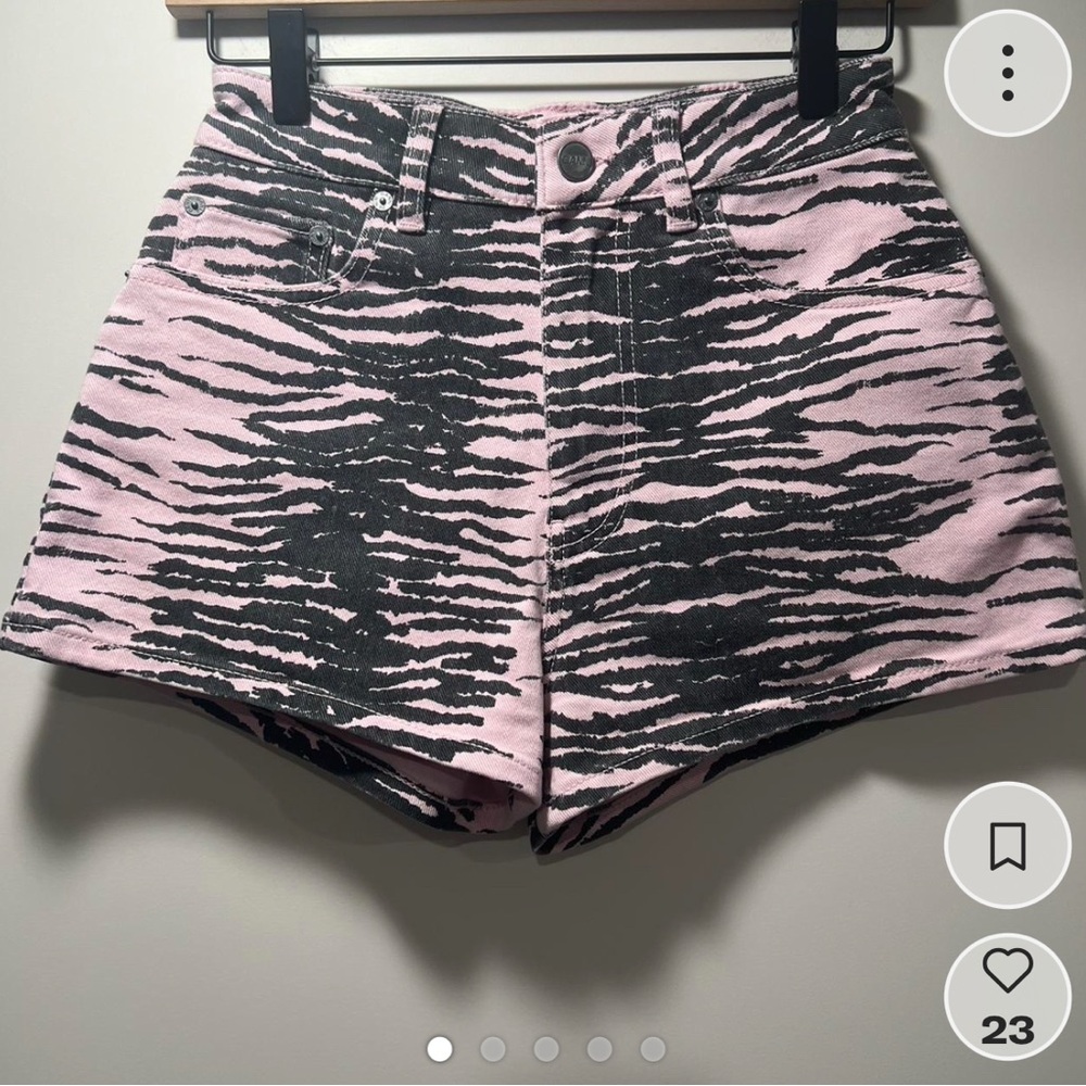 GANNI Shorts in Tiger Stripe